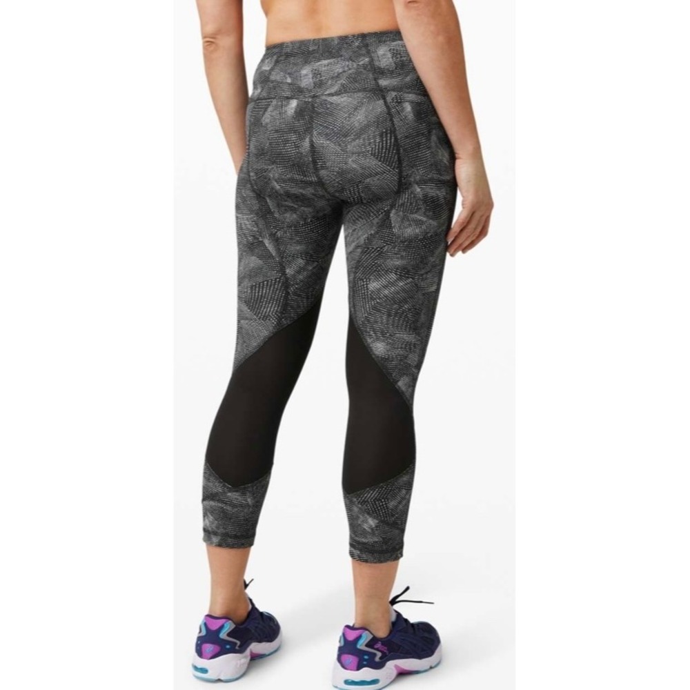 Lululemon Run Off Route MR Crop 21" Black White‎ Reflective Leggings size 6